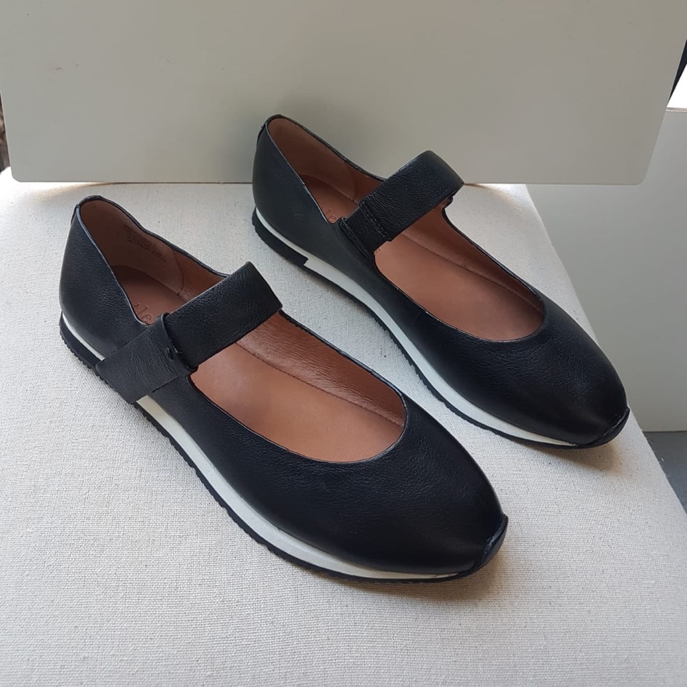 Kenneth Cole Gentle Souls black Mary Jane flats